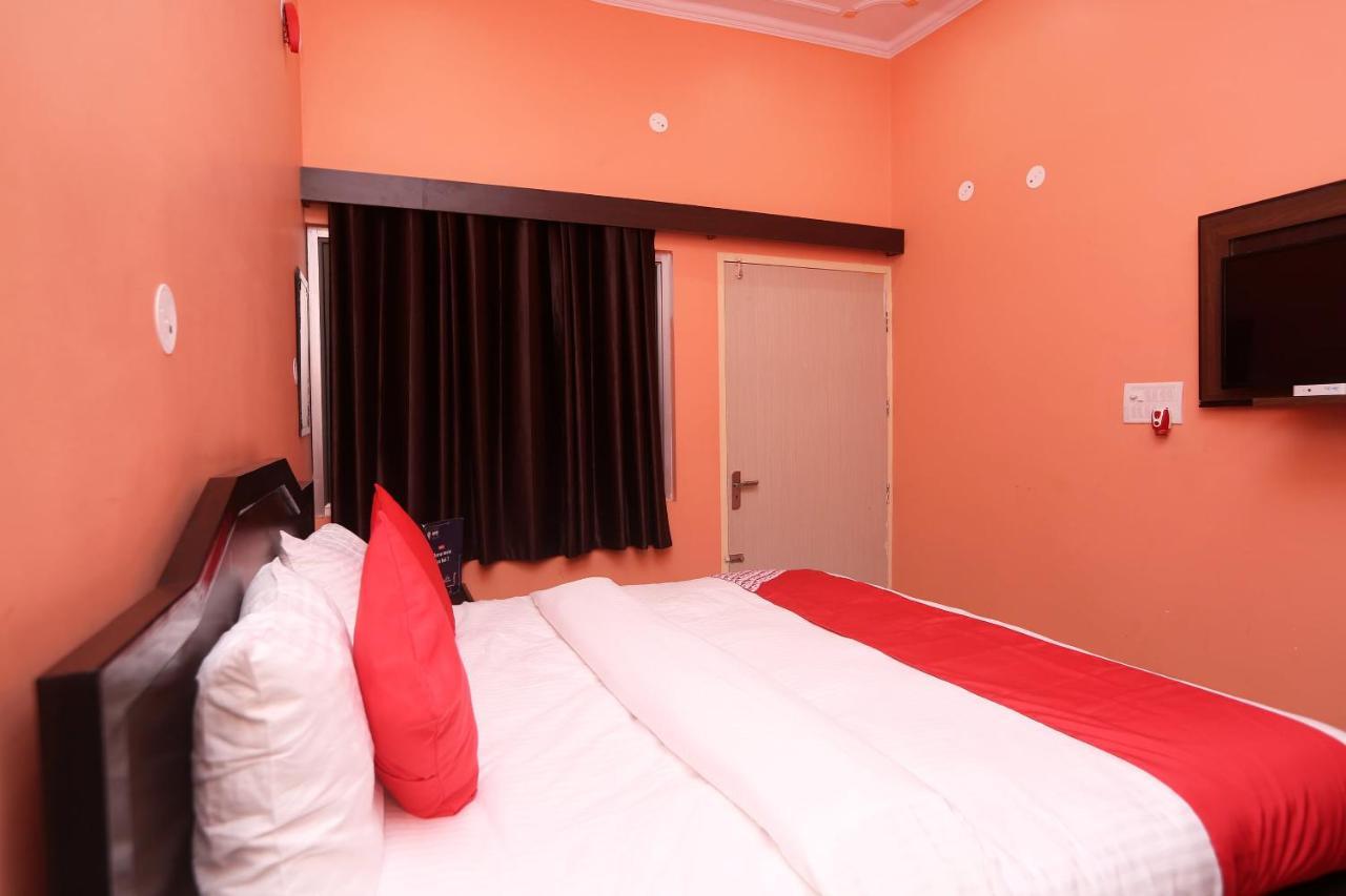 Oyo 22221 Yadav Hotel Bhiwadi Екстер'єр фото
